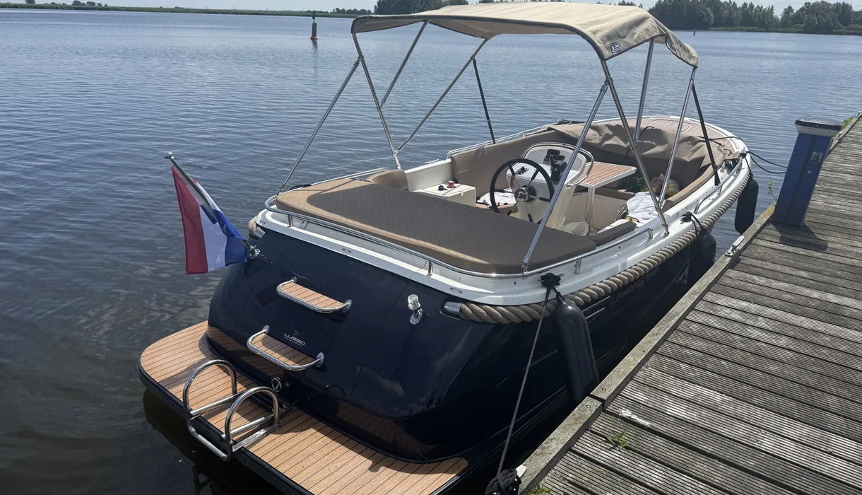 Rustig varen binnen de vaarregels op het Veluwemeer